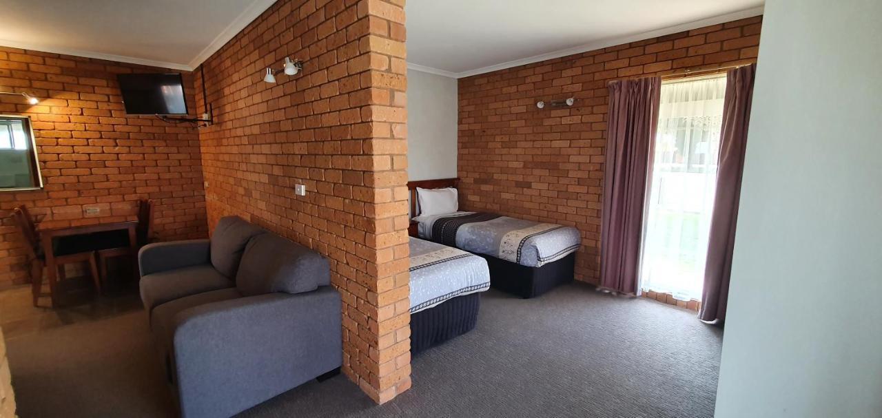 Centrepoint Motel Deniliquin Ngoại thất bức ảnh