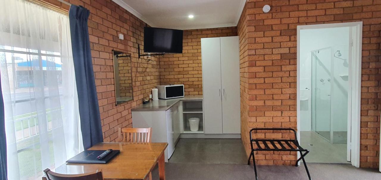 Centrepoint Motel Deniliquin Ngoại thất bức ảnh