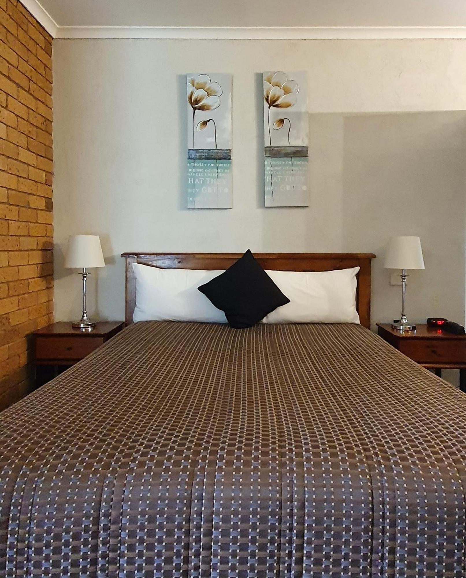 Centrepoint Motel Deniliquin Ngoại thất bức ảnh