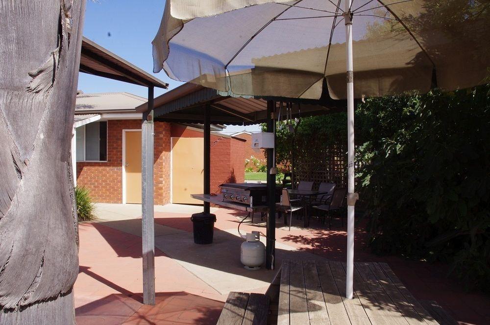 Centrepoint Motel Deniliquin Ngoại thất bức ảnh