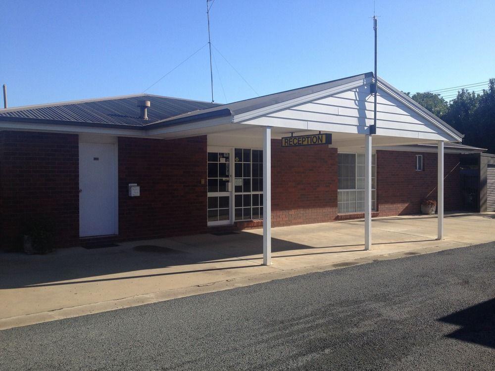 Centrepoint Motel Deniliquin Ngoại thất bức ảnh