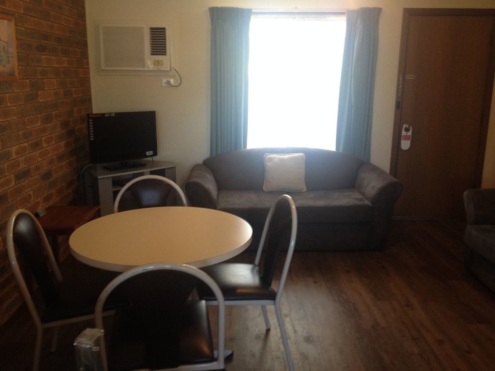 Centrepoint Motel Deniliquin Ngoại thất bức ảnh