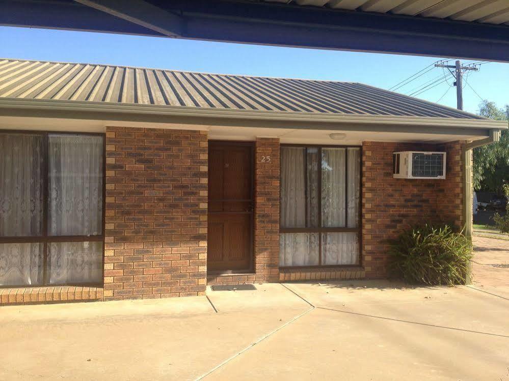 Centrepoint Motel Deniliquin Ngoại thất bức ảnh