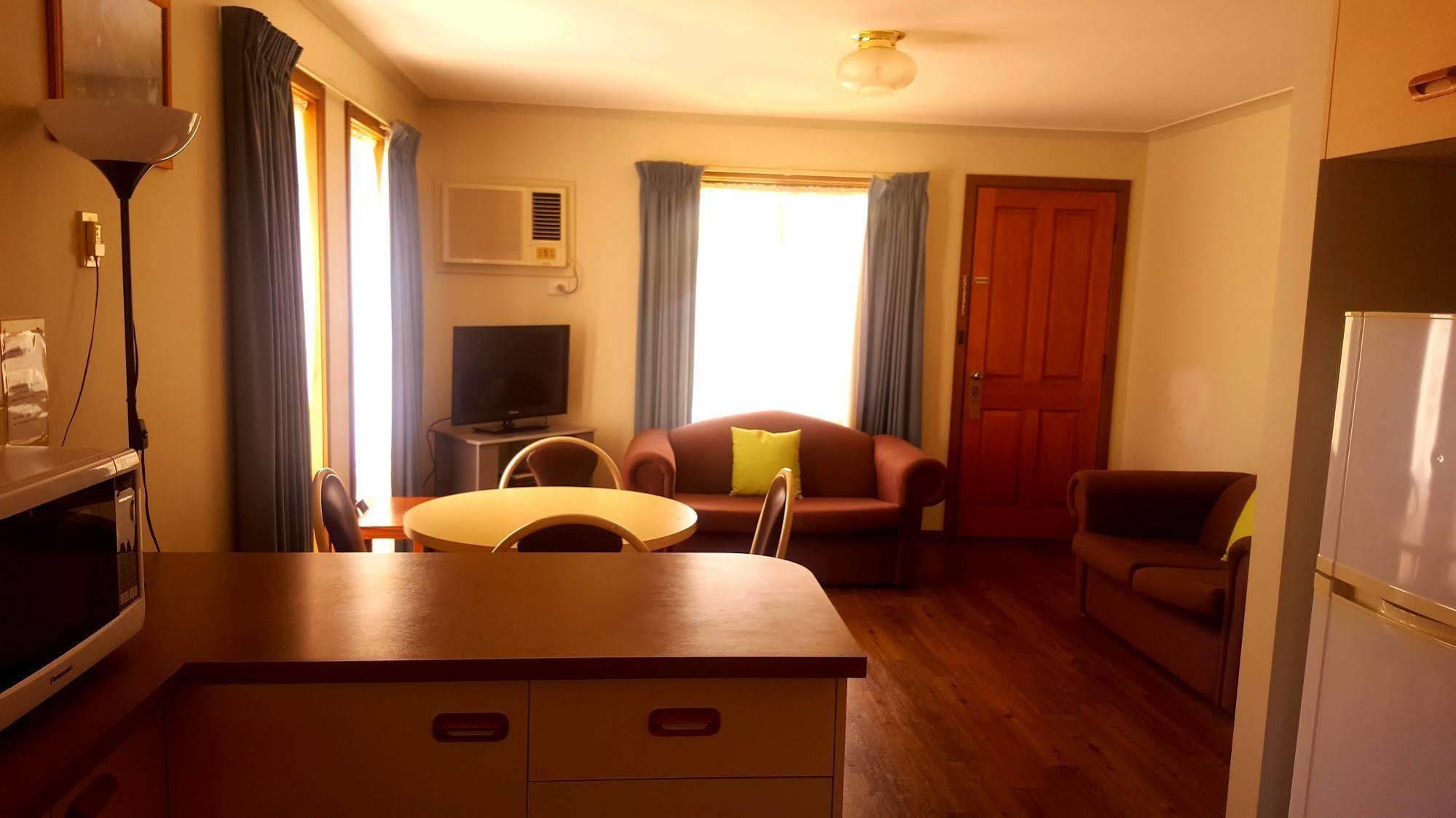 Centrepoint Motel Deniliquin Ngoại thất bức ảnh