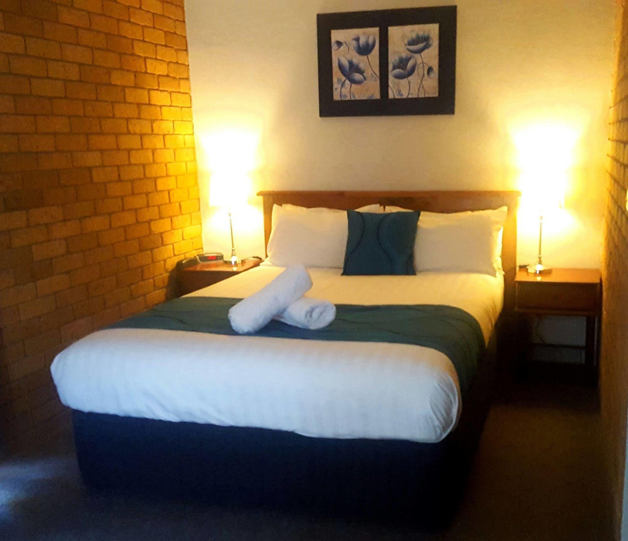 Centrepoint Motel Deniliquin Ngoại thất bức ảnh