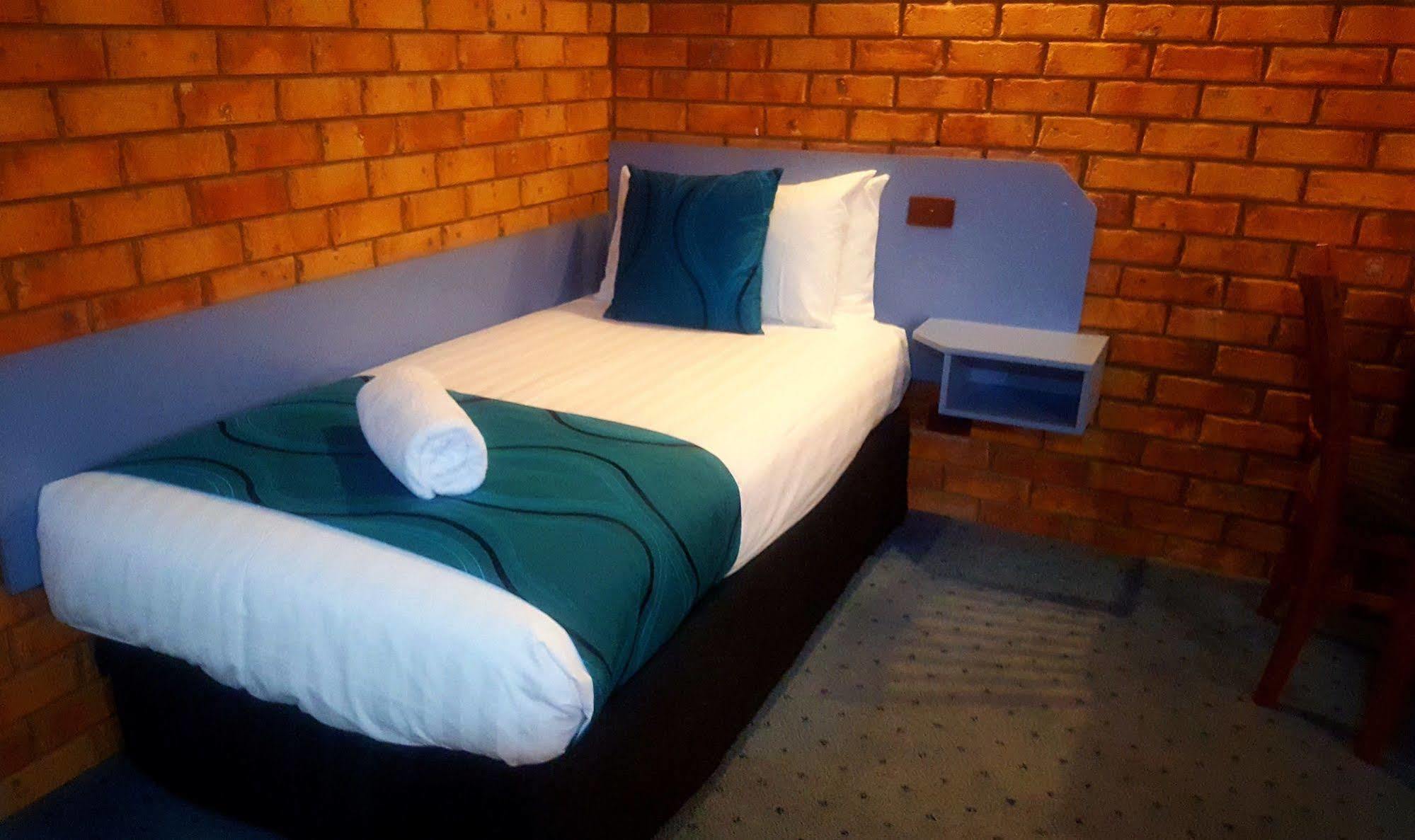 Centrepoint Motel Deniliquin Ngoại thất bức ảnh