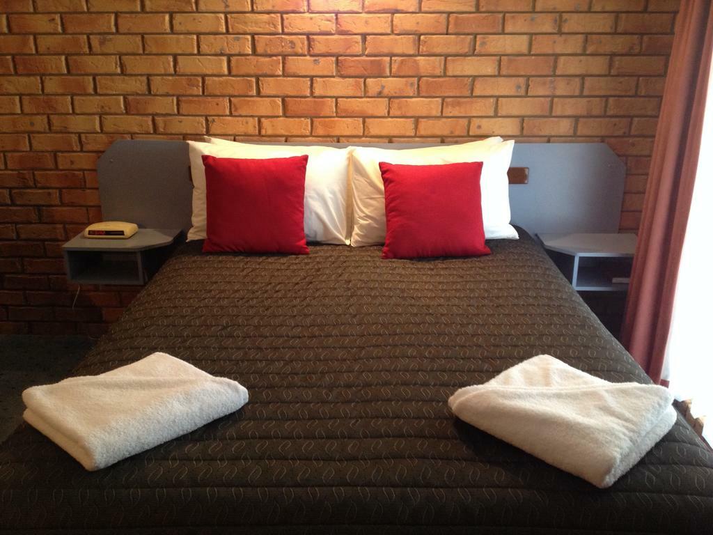 Centrepoint Motel Deniliquin Ngoại thất bức ảnh